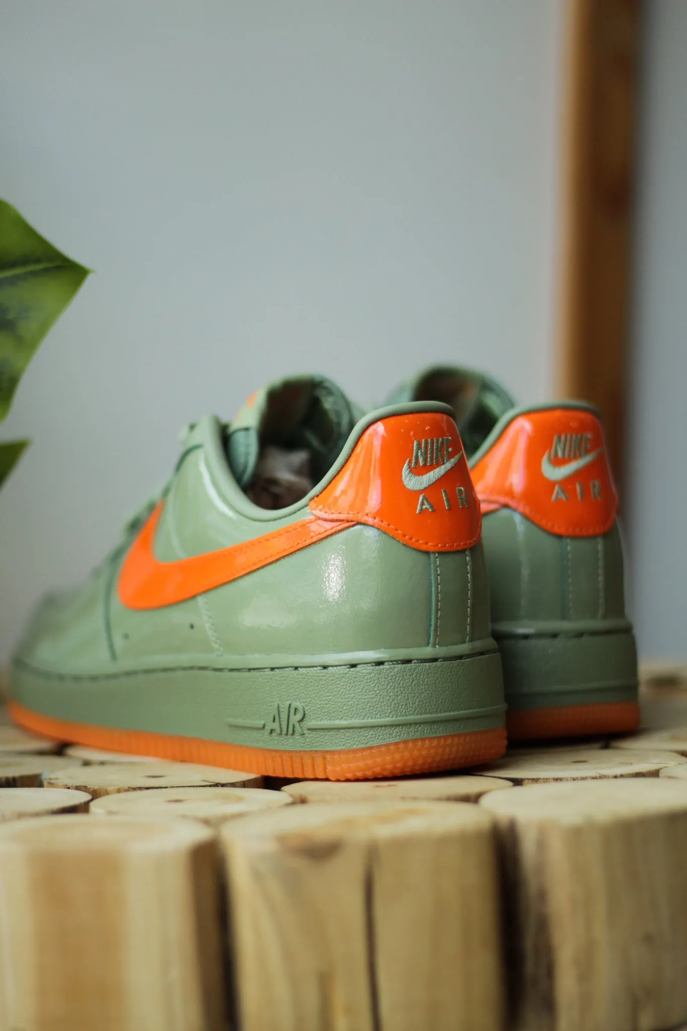 AIR FORCE 1 '07 PRM "OIL GREEN/SAFETY ORANGE"