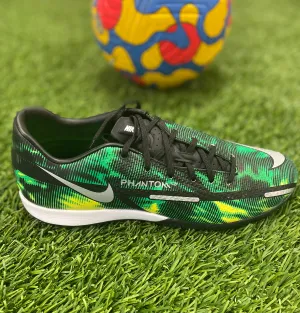 Nike Phantom GT2 Academy Junior Indoor soccer shoes