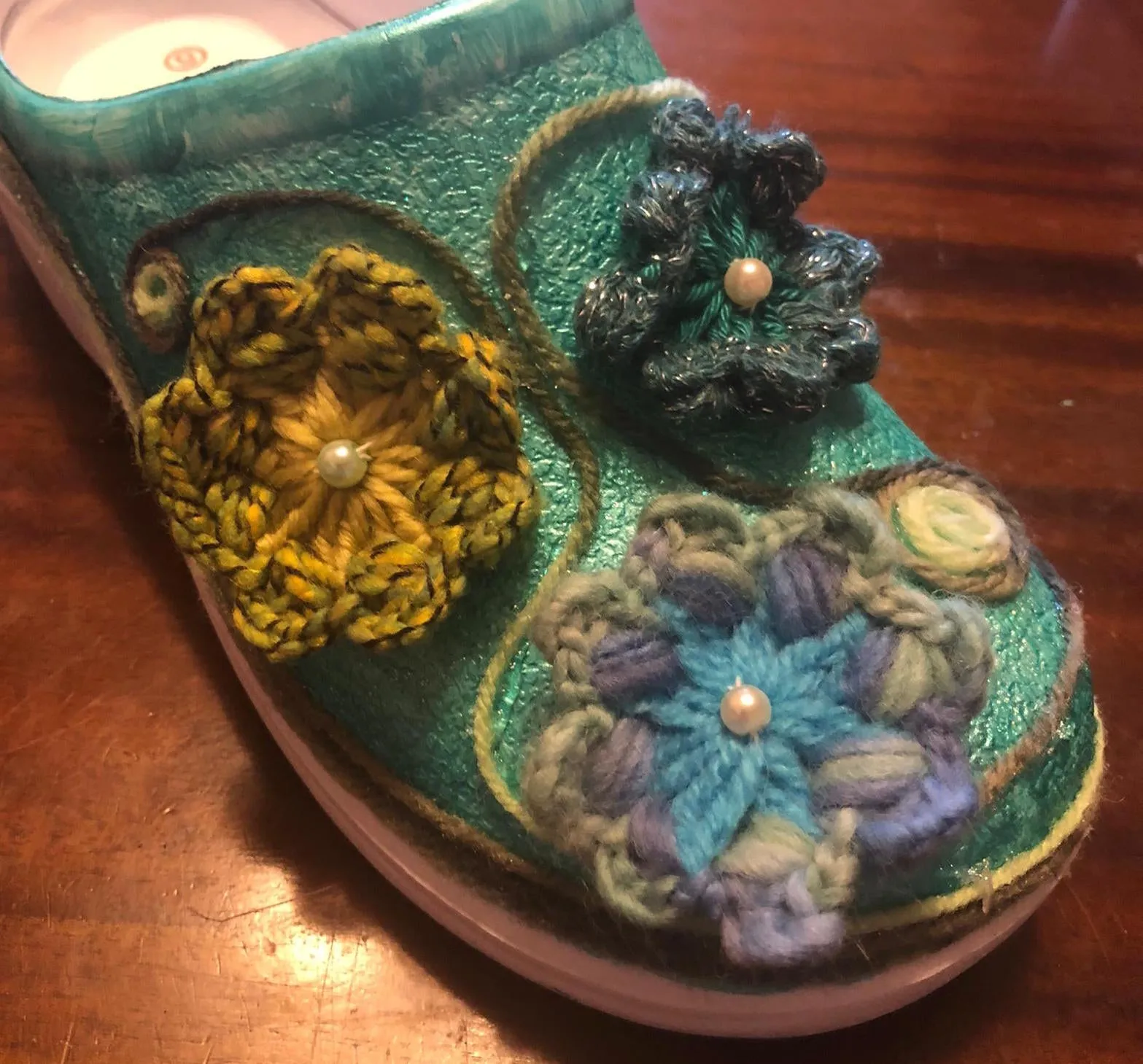 Polar White Classic Women’s Clogs